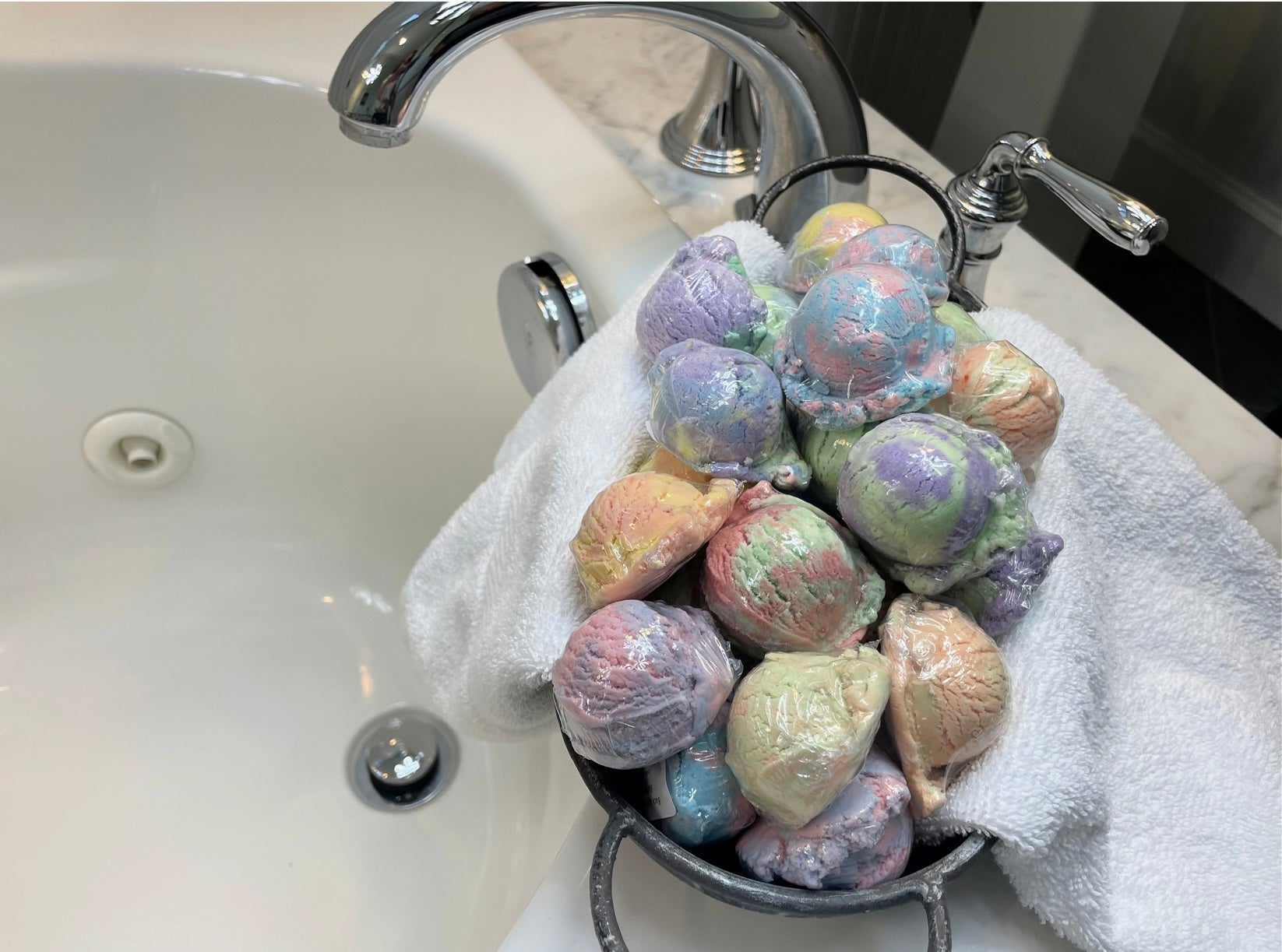 Bath scoops